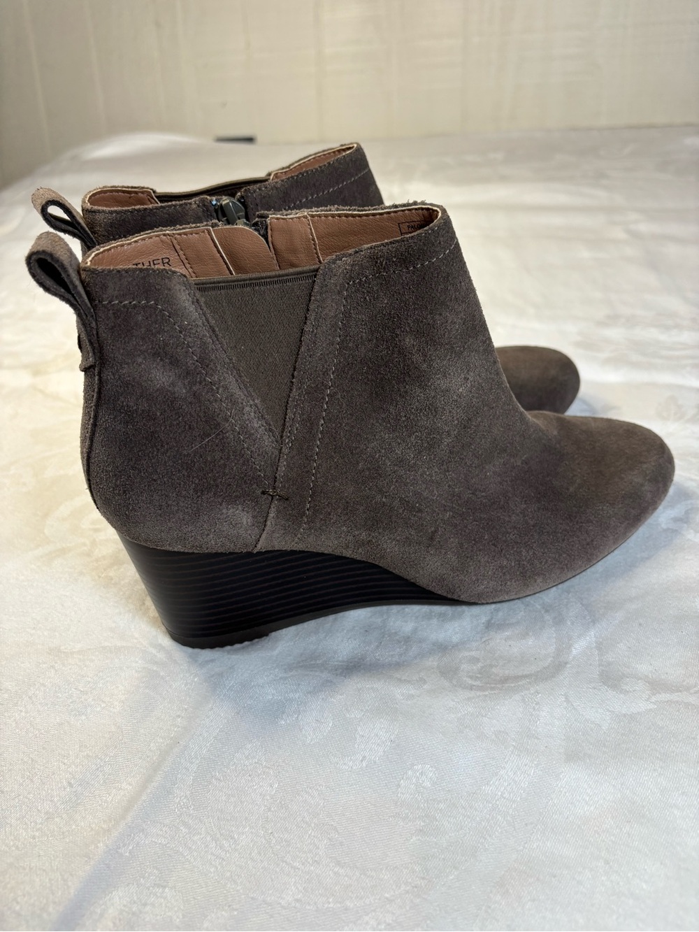 Vionic Paloma Women’s 7.5 Gray Suede Weather Resistant Wedge Ankle Boots - Picture 7 of 10